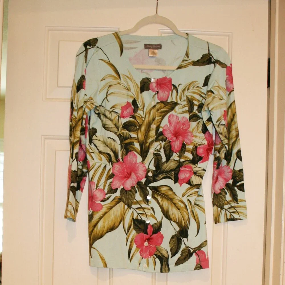 TOMMY BAHAMA Silk Cardigan sweater Pink Hibiscus on Blue background, 3/4 sleeves - Picture 1 of 4